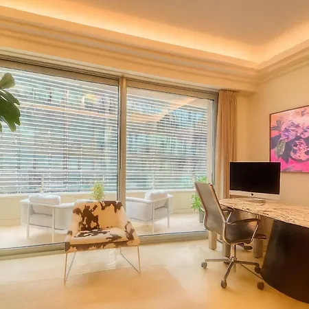 דירה New Luxury Spacious Apartment, Centrally Located מונטה קרלו