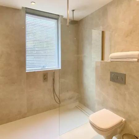 New Luxury Spacious Apartment, Centrally Located Appartement *