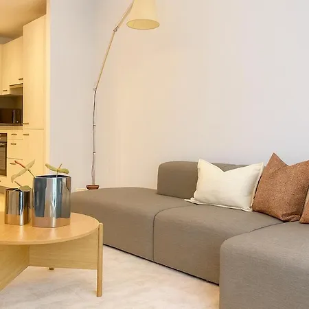 New Luxury Spacious Apartment, Centrally Located *